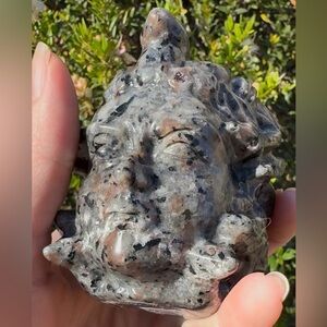 Medusa Uv reactive yopperlite carving